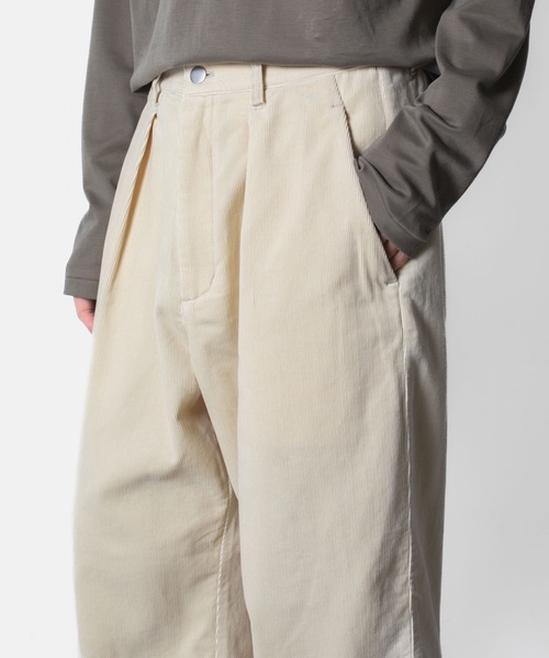 ATTACHMENT（アタッチメント）の「フィンクスコットン コーデュロイ 1タック ワイドトラウザーズ / FINX CO CORDUROY 1TUCK WIDE TROUSERS（その他パンツ・メンズ・ブラック/オフホワイト/キャメル・3/2/1）」の18枚目の写真