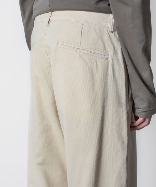 ATTACHMENT（アタッチメント）の「フィンクスコットン コーデュロイ 1タック ワイドトラウザーズ / FINX CO CORDUROY 1TUCK WIDE TROUSERS（その他パンツ・メンズ・ブラック/オフホワイト/キャメル・3/2/1）」の19枚目の写真