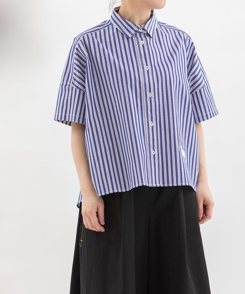nop de nod(ノップドゥノッド)の「Ciel 後ろボタンダウン半袖シャツ(シャツ/ブラウス・レディース・ベージュ/ネイビー/オフホワイト/ブルー・3)」の3枚目の写真