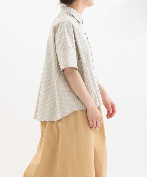 nop de nod(ノップドゥノッド)の「Ciel 後ろボタンダウン半袖シャツ(シャツ/ブラウス・レディース・ベージュ/ネイビー/オフホワイト/ブルー・3)」の16枚目の写真