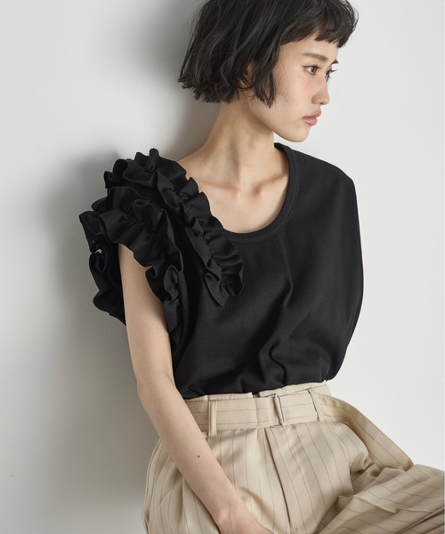 THE YOn(ザヨン)の「アシメラッフルフレンチスリーブリブトップス(Tシャツ/カットソー・レディース・ブラック/アイボリー/モスグリーン/マスタード・FREE)」の14枚目の写真