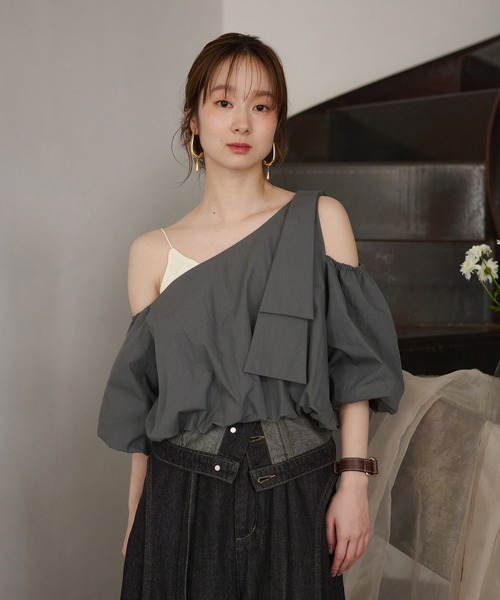 mideal（マイディール）の「balloon one shoulder tops / バルーンワンショルダートップス（シャツ/ブラウス・レディース・チャコールグレー/オフホワイト・FREE）」の19枚目の写真