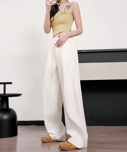 BANICO(バニコ)の「ストリートルーズワイドパンツ(スラックス・レディース・オフホワイト/ネイビー・LARGE/MEDIUM)」の5枚目の写真