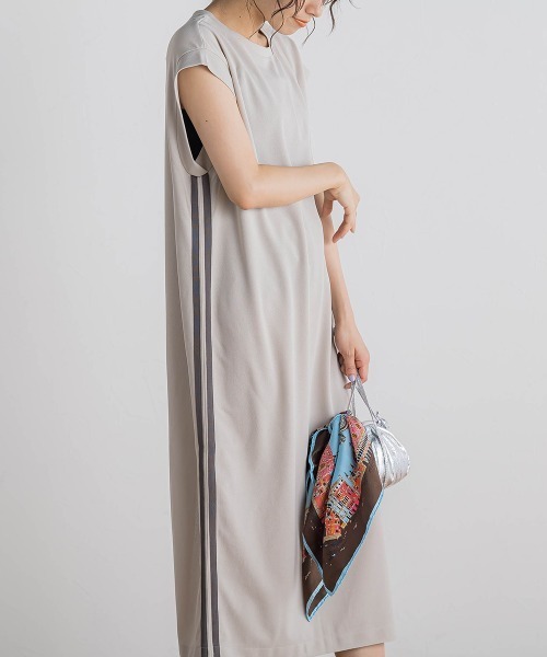 Droite lautreamont(ドロワットロートレアモン)の「【WEB限定】カットジョーゼットサイドラインワンピース≪手洗い可能≫(ワンピース・レディース・ライトグレー/ブラック/ブラウン・M)」の12枚目の写真