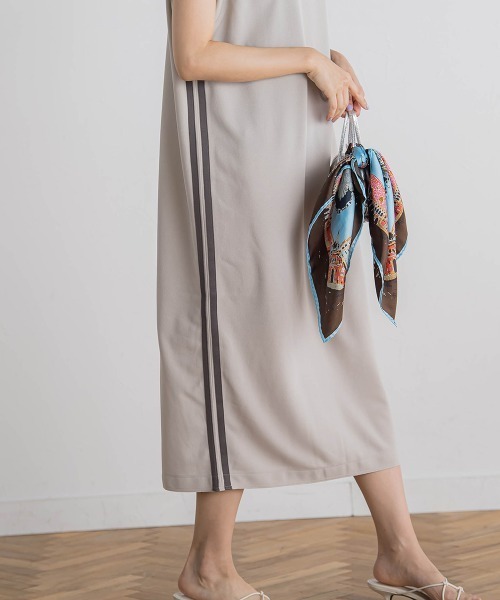 Droite lautreamont(ドロワットロートレアモン)の「【WEB限定】カットジョーゼットサイドラインワンピース≪手洗い可能≫(ワンピース・レディース・ライトグレー/ブラック/ブラウン・M)」の13枚目の写真