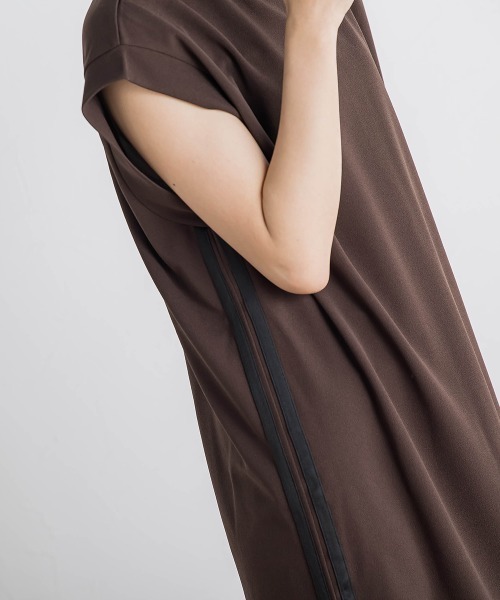 Droite lautreamont(ドロワットロートレアモン)の「【WEB限定】カットジョーゼットサイドラインワンピース≪手洗い可能≫(ワンピース・レディース・ライトグレー/ブラック/ブラウン・M)」の20枚目の写真