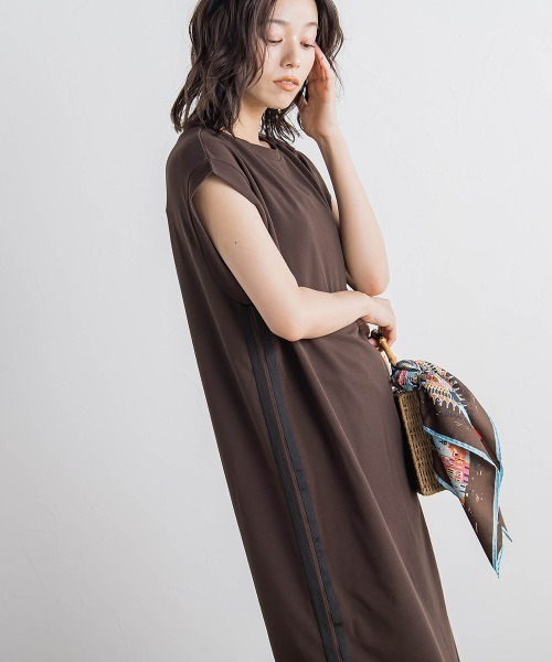 Droite lautreamont(ドロワットロートレアモン)の「【WEB限定】カットジョーゼットサイドラインワンピース≪手洗い可能≫(ワンピース・レディース・ライトグレー/ブラック/ブラウン・M)」の21枚目の写真