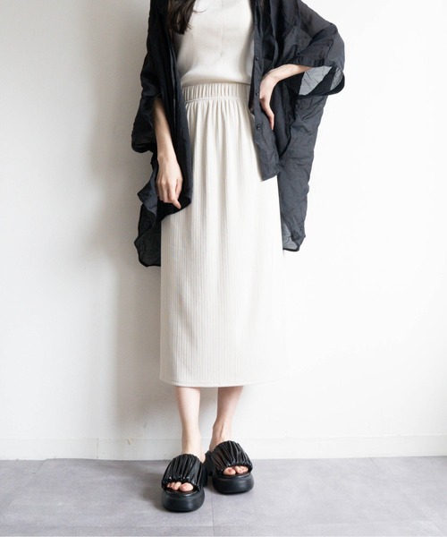 Fabby fabby(ファビィーファビィー)の「厚底ラウンドボリュームギャザーサンダル(サンダル・レディース・ブラック/シルバー・MEDIUM/LARGE)」の11枚目の写真