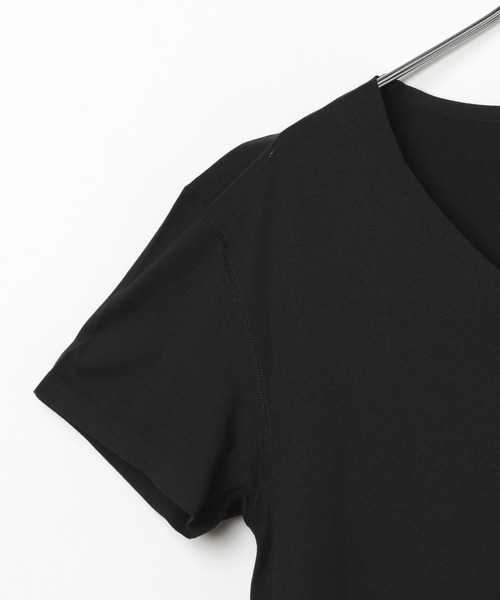 GLOBAL WORK(グローバルワーク)の「やわらかストレッチインナーVネックTシャツ/Fffit エフィット/494505(Tシャツ/カットソー・メンズ・ホワイト/ブラック/ライトベージュ・SMALL/LARGE/X-LARGE/MEDIUM)」の17枚目の写真