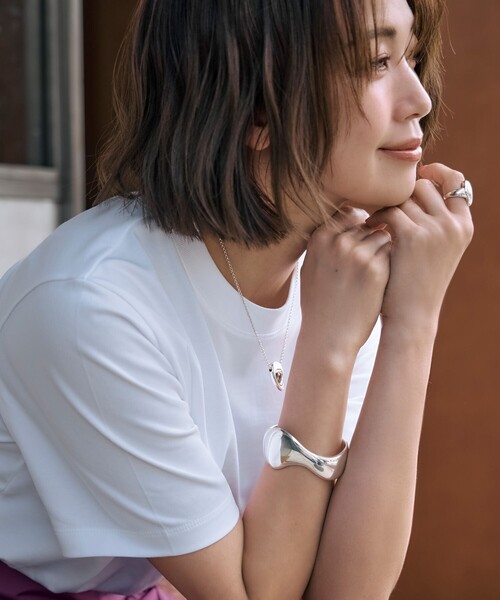 ANAYI(アナイ)の「【Saori Oyamada × SLOANE × ANAYI】コットン天竺コンパクトTシャツ(Tシャツ/カットソー・レディース・ブラック系その他/ホワイト/ブラウン・36/38)」の9枚目の写真