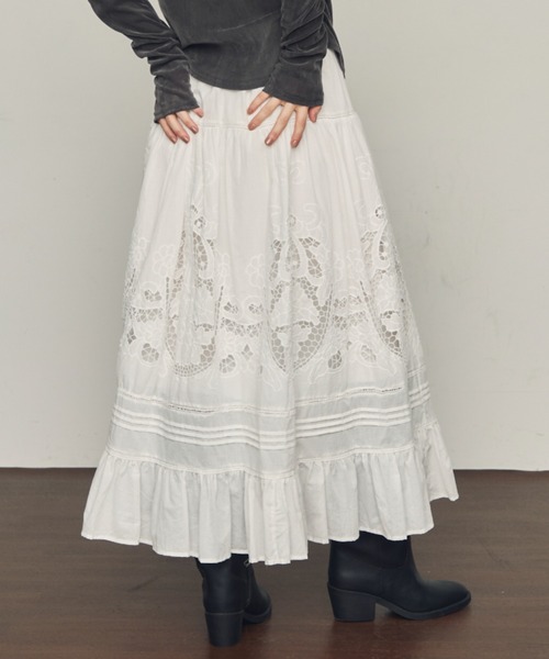 【美品】バーバリーブリット ホワイト ギャザースカート 小花柄タックギャザースカート/洗える(ロング・マキシ丈スカート