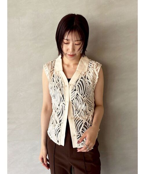 LAGUNAMOON（ラグナムーン）の「エンブロイダリーレースポロトップス（シャツ/ブラウス・レディース・アイボリー/ブラック・FREE）」の7枚目の写真