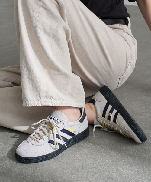 LE TALON（ルタロン）の「adidas / アディダス HANDBALL SPEZIAL（スニーカー・レディース・ブラック/サックスブルー/ブラック系その他・23cm/23.5cm/24cm/24.5cm/25cm）」の13枚目の写真