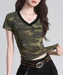 A'GEM/9 × .kom 『.KOM/ドットケーオーエム』 肩パッド入りカモフラ柄VネックTシャツ
