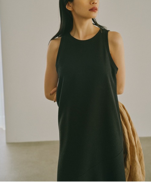 anuans(アニュアンス)の「テクスチャーカットワンピース(ワンピース・レディース・ブラック/グレー/ホワイト・SMALL/MEDIUM)」の12枚目の写真