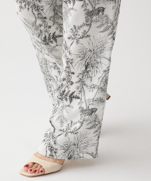 VERMEIL par iena（ヴェルメイユパーイエナ）の「サテンプリントイージーパンツ（その他パンツ・レディース・ベージュ・36/38）」の9枚目の写真