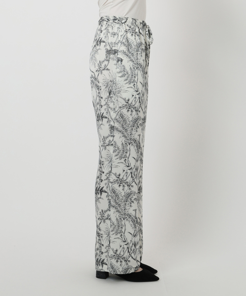 VERMEIL par iena（ヴェルメイユパーイエナ）の「サテンプリントイージーパンツ（その他パンツ・レディース・ベージュ・36/38）」の17枚目の写真