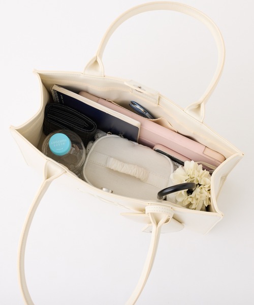 A4サイズ収納/ロゴモチーフエンボストートバッグ（トートバッグ）｜one