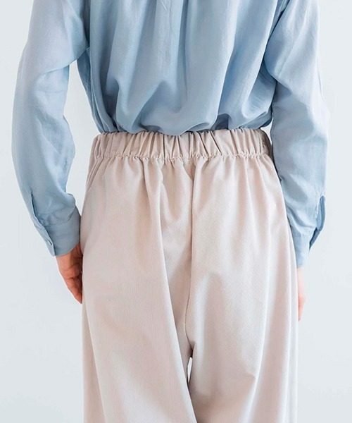 D(ディー)の「エアーコールギャザーパンツ(その他パンツ・レディース・ベージュ/ネイビー・MEDIUM/LARGE)」の11枚目の写真