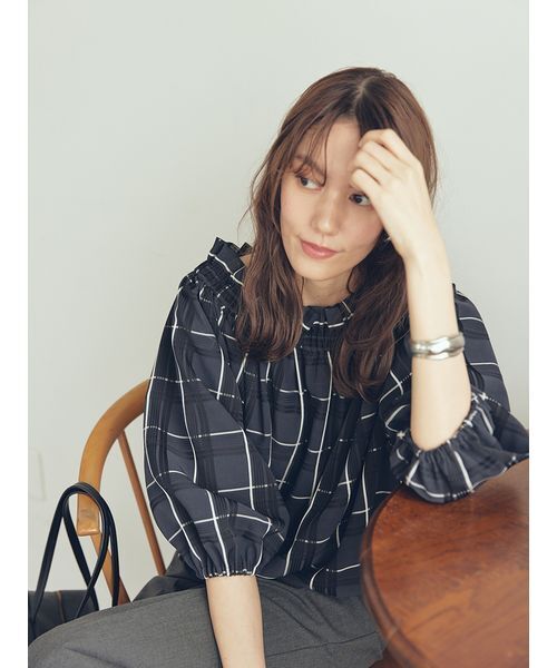 Mila Owen（ミラオーウェン）の「後リボンボリュームオフショルブラウス（シャツ/ブラウス・レディース・ブラック/ホワイト/キャメル・0/1）」の5枚目の写真