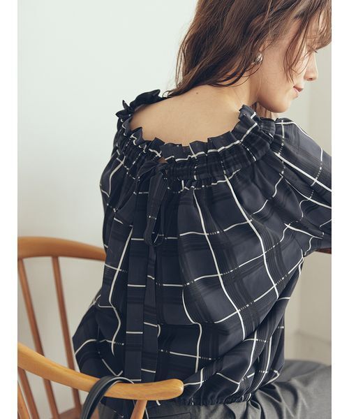 Mila Owen（ミラオーウェン）の「後リボンボリュームオフショルブラウス（シャツ/ブラウス・レディース・ブラック/ホワイト/キャメル・0/1）」の21枚目の写真