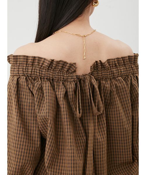 Mila Owen（ミラオーウェン）の「後リボンボリュームオフショルブラウス（シャツ/ブラウス・レディース・ブラック/ホワイト/キャメル・0/1）」の9枚目の写真