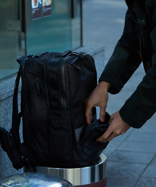CHROME（クローム）の「［ CHROME / クローム ］AXCEL CABLE POUCH BK_BLACK / アクセル ケーブルポーチ ブラック 耐水 ガジェットケース（ポーチ・メンズ・ブラック・FREE）」の4枚目の写真