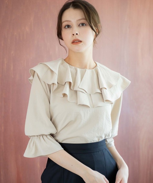 NOELA(ノエラ)の「フリルカラーブラウス(シャツ/ブラウス・レディース・ベージュ/オフホワイト/グレー・フリー)」の3枚目の写真