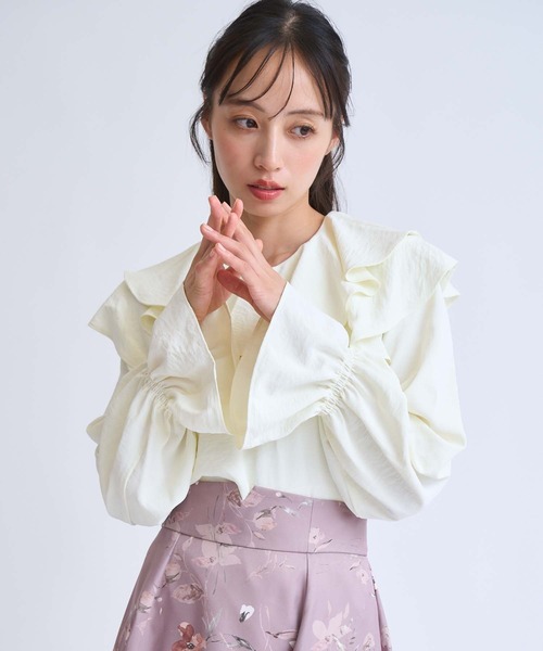 NOELA(ノエラ)の「フリルカラーブラウス(シャツ/ブラウス・レディース・ベージュ/オフホワイト/グレー・フリー)」の1枚目の写真