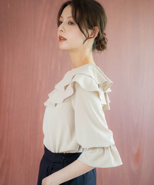 NOELA(ノエラ)の「フリルカラーブラウス(シャツ/ブラウス・レディース・ベージュ/オフホワイト/グレー・フリー)」の5枚目の写真