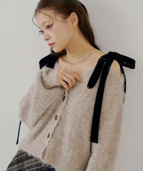 Chico（チコ）の「【ブローチ取外し可】ベロアリボンルーズニットカーディガン（カーディガン/ボレロ・レディース・ベージュ/チャコールグレー/グレー/アイボリー/ブラウン/ホワイト系その他/ピンク・FREE）」の6枚目の写真