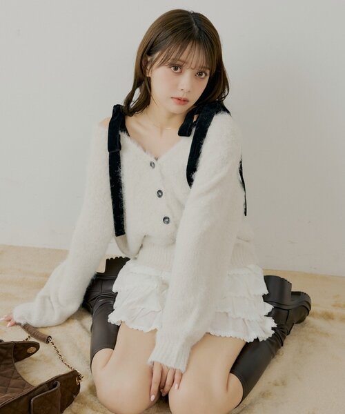 Chico（チコ）の「【ブローチ取外し可】ベロアリボンルーズニットカーディガン（カーディガン/ボレロ・レディース・ベージュ/チャコールグレー/グレー/アイボリー/ブラウン/ホワイト系その他/ピンク・FREE）」の3枚目の写真