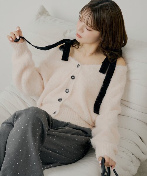 Chico（チコ）の「【ブローチ取外し可】ベロアリボンルーズニットカーディガン（カーディガン/ボレロ・レディース・ベージュ/チャコールグレー/グレー/アイボリー/ブラウン/ホワイト系その他/ピンク・FREE）」の7枚目の写真