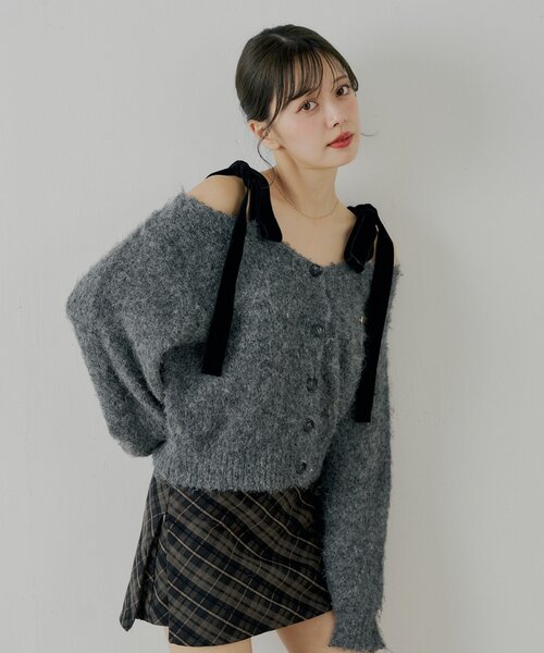 Chico（チコ）の「【ブローチ取外し可】ベロアリボンルーズニットカーディガン（カーディガン/ボレロ・レディース・ベージュ/チャコールグレー/グレー/アイボリー/ブラウン/ホワイト系その他/ピンク・FREE）」の10枚目の写真