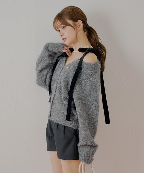 Chico（チコ）の「【ブローチ取外し可】ベロアリボンルーズニットカーディガン（カーディガン/ボレロ・レディース・ベージュ/チャコールグレー/グレー/アイボリー/ブラウン/ホワイト系その他/ピンク・FREE）」の9枚目の写真