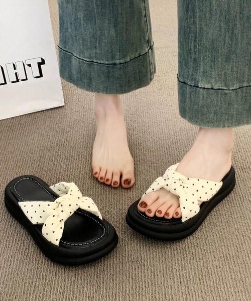 FUNdaysion(ファンデイション)の「ドット柄厚底サンダル(サンダル・レディース・アイボリー/ブラック・23cm/23.5cm/24cm)」の14枚目の写真
