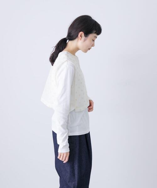 かぐれ（カグレ）の「ドット刺繍ウールガーゼビブ（ベスト・レディース・ブラック/アイボリー・FREE）」の3枚目の写真