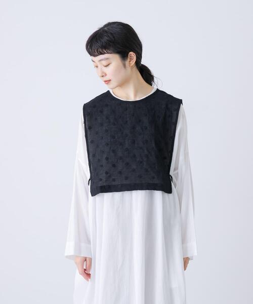 かぐれ（カグレ）の「ドット刺繍ウールガーゼビブ（ベスト・レディース・ブラック/アイボリー・FREE）」の20枚目の写真