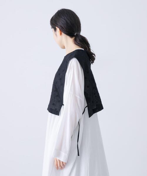 かぐれ（カグレ）の「ドット刺繍ウールガーゼビブ（ベスト・レディース・ブラック/アイボリー・FREE）」の21枚目の写真