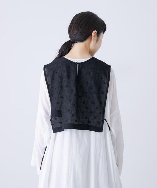 かぐれ（カグレ）の「ドット刺繍ウールガーゼビブ（ベスト・レディース・ブラック/アイボリー・FREE）」の22枚目の写真