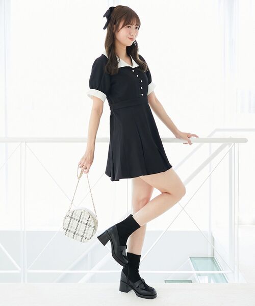 MAJESTIC LEGON(マジェスティックレゴン)の「衿配色ミニワンピース(ワンピース・レディース・ブラック/グレー・MEDIUM)」の4枚目の写真