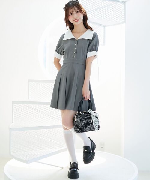 MAJESTIC LEGON(マジェスティックレゴン)の「衿配色ミニワンピース(ワンピース・レディース・ブラック/グレー・MEDIUM)」の11枚目の写真