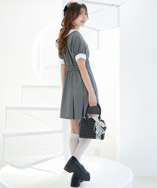 MAJESTIC LEGON(マジェスティックレゴン)の「衿配色ミニワンピース(ワンピース・レディース・ブラック/グレー・MEDIUM)」の13枚目の写真
