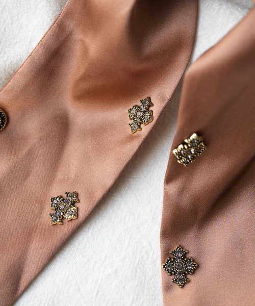 Port（ポート）の「【 Port / ポート 】 ビジュー付き サテンリボン スカーフ風 シュシュ #（ヘアゴム・レディース・ブラウン/ブラック・FREE）」の8枚目の写真