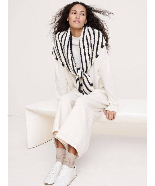 Banana Republic(バナナリパブリック)の「メリノコットン トライアングル スカーフ(ストール/ショール・レディース・ベージュ/オレンジ/ホワイト×ブルー・ONE SIZE)」の5枚目の写真