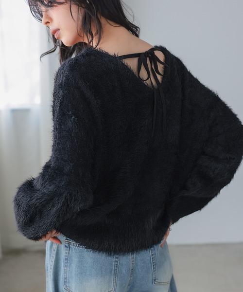 itto...(イット)の「バックリボンふわふわシャギーニット(ニット/セーター・レディース・グレイッシュベージュ/ブラック/アイボリー・FREE)」の1枚目の写真