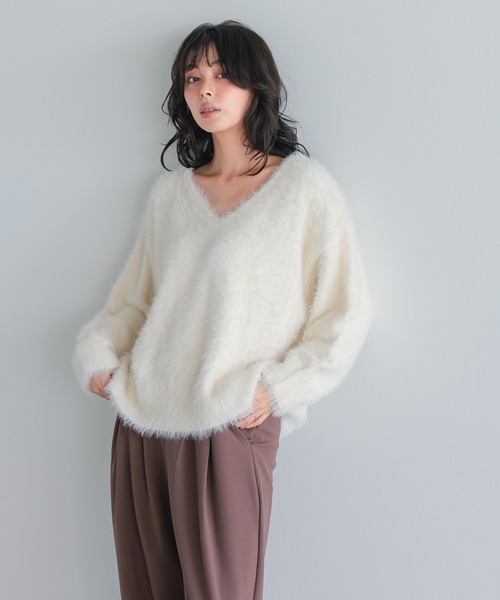 itto...(イット)の「バックリボンふわふわシャギーニット(ニット/セーター・レディース・グレイッシュベージュ/ブラック/アイボリー・FREE)」の4枚目の写真