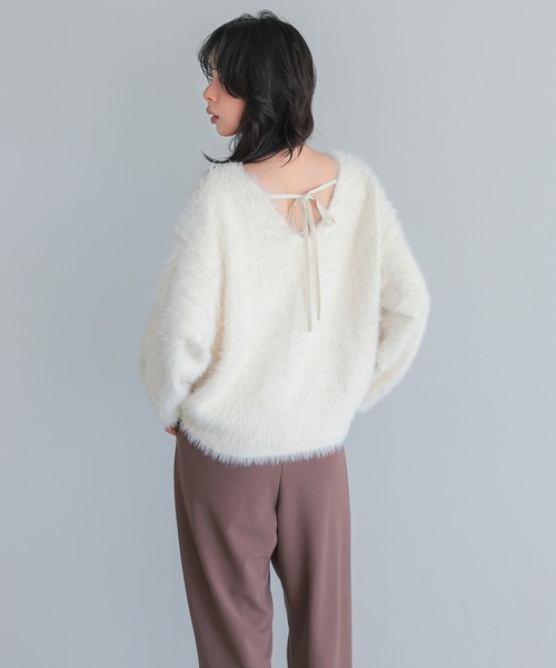 itto...(イット)の「バックリボンふわふわシャギーニット(ニット/セーター・レディース・グレイッシュベージュ/ブラック/アイボリー・FREE)」の5枚目の写真