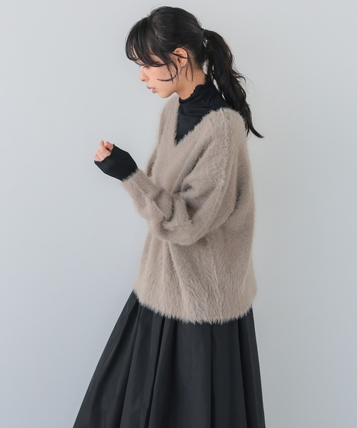 itto...(イット)の「バックリボンふわふわシャギーニット(ニット/セーター・レディース・グレイッシュベージュ/ブラック/アイボリー・FREE)」の11枚目の写真