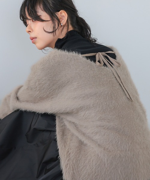 itto...(イット)の「バックリボンふわふわシャギーニット(ニット/セーター・レディース・グレイッシュベージュ/ブラック/アイボリー・FREE)」の12枚目の写真